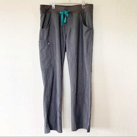 Figs Kade Cargo Scrub Pants - Picture 13 of 13